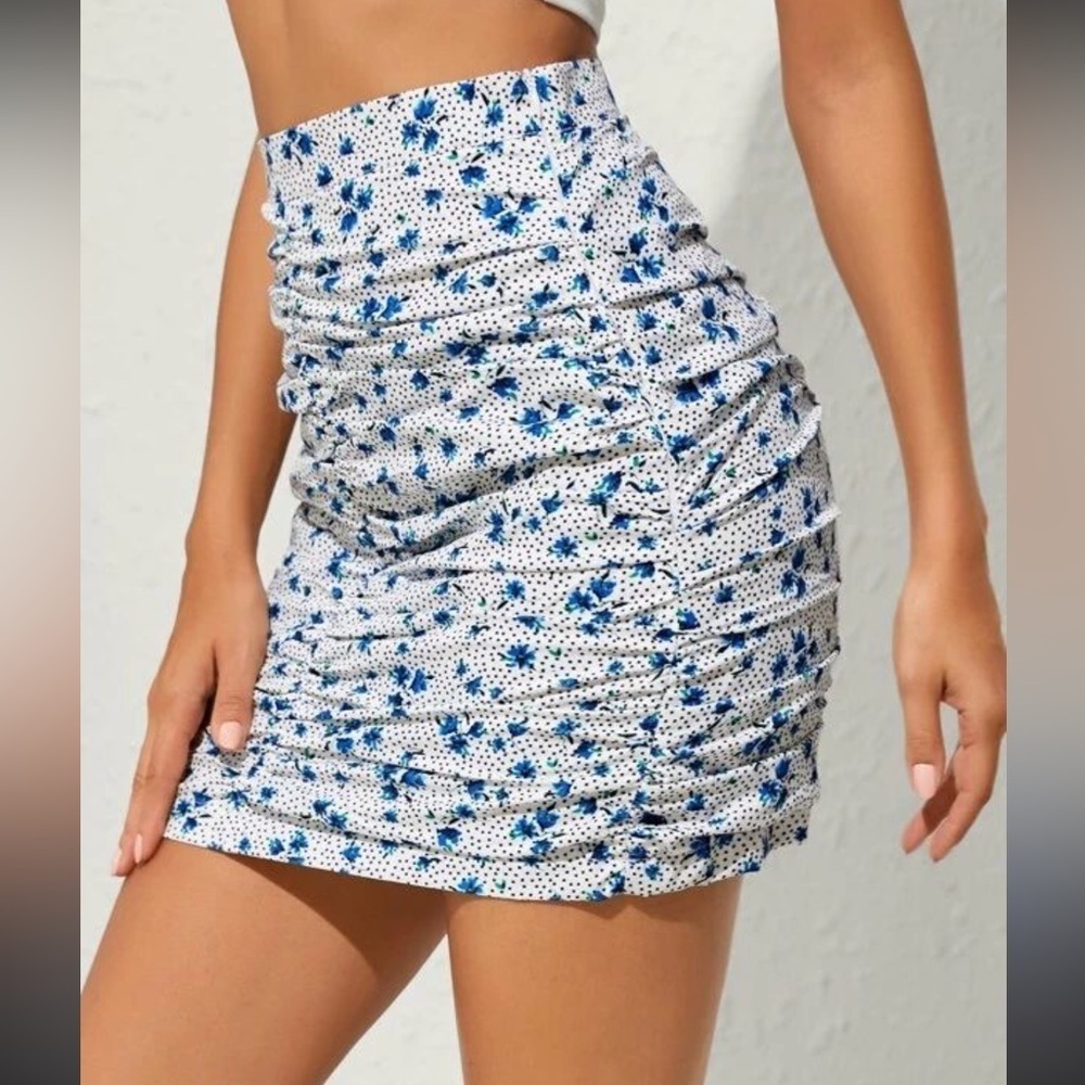 Floral Polka Dot Bodycon Mini Skirt – Size Small, Ruched Detail